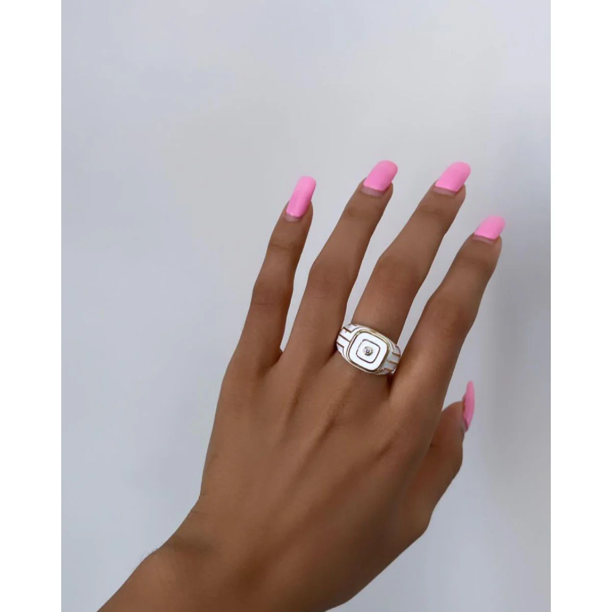 B&W Ring