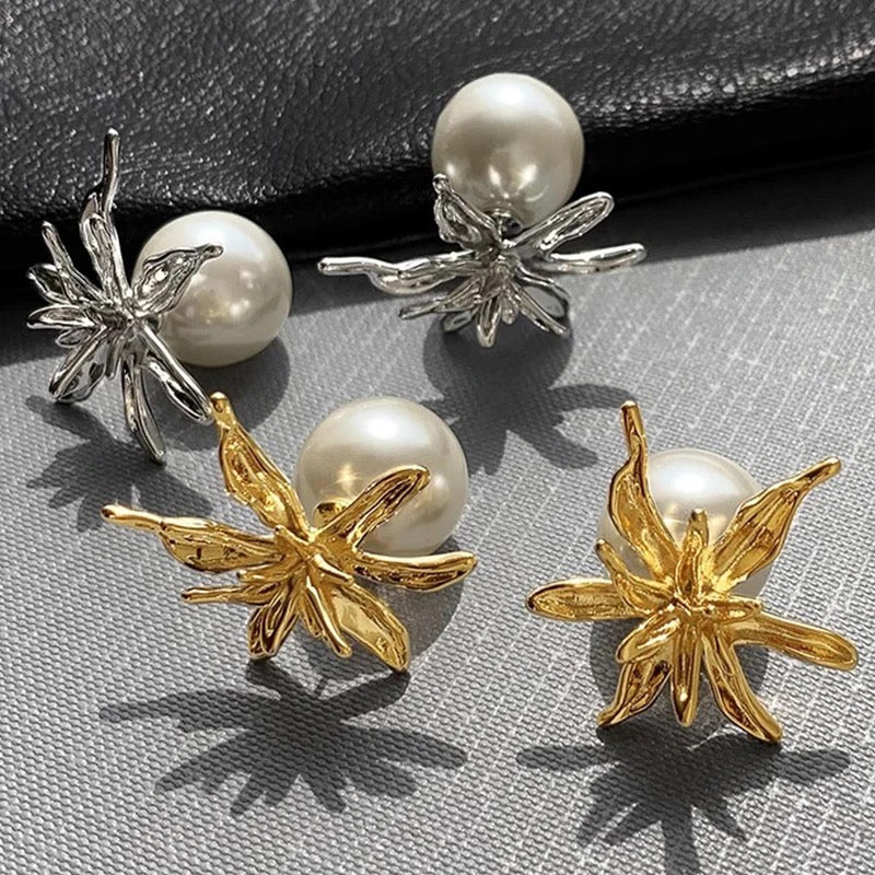 White Lily Pearl Sandwich Stud