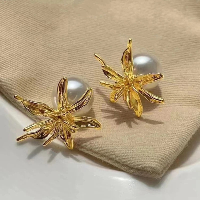 White Lily Pearl Sandwich Stud