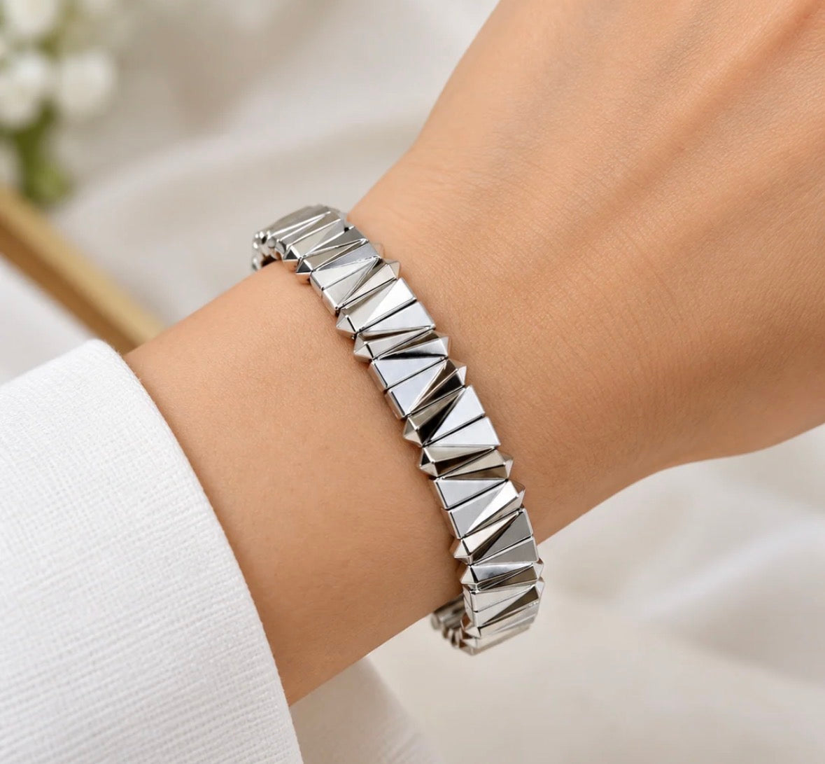 Cramped Crocked Bracelet