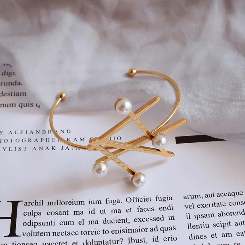 Criss Cross Pearl Kada