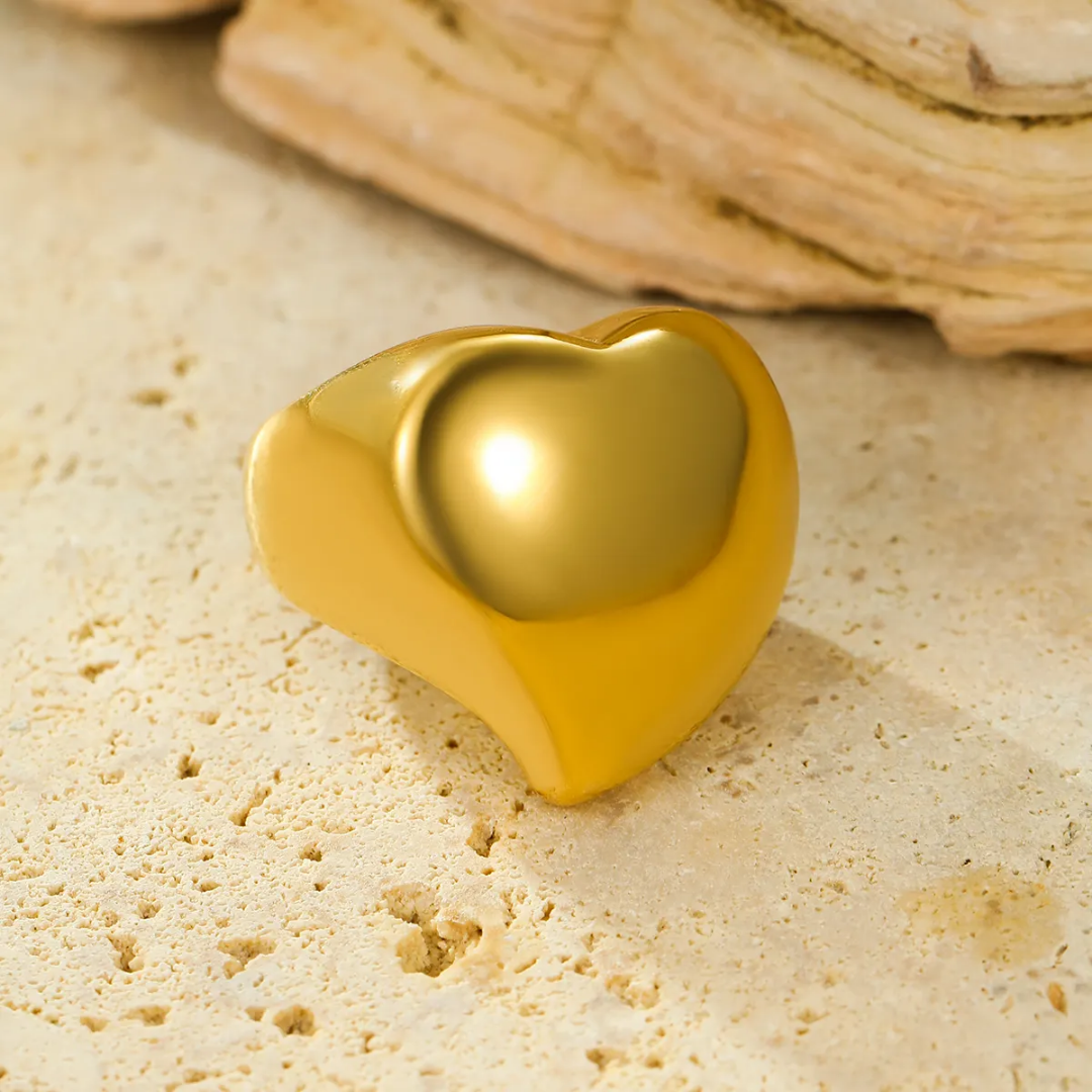 Junky Curved Heart Ring