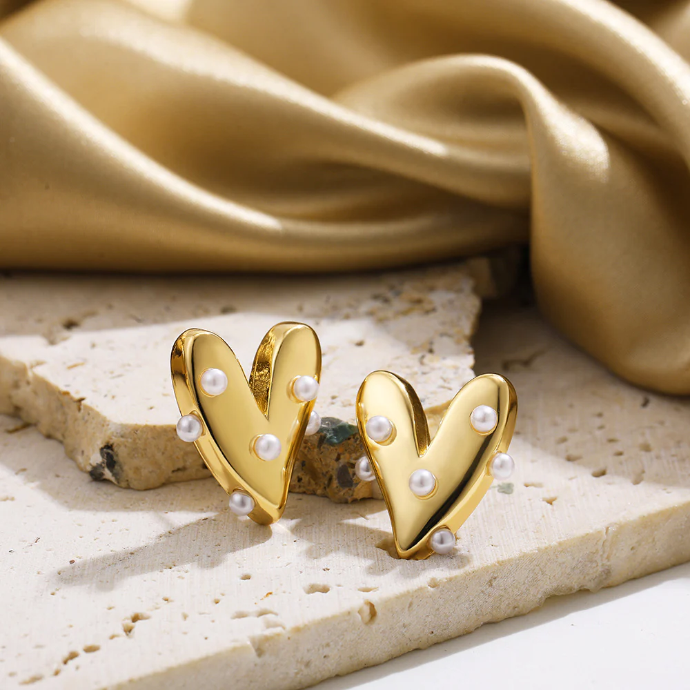 Mini Pearl Heart Studs