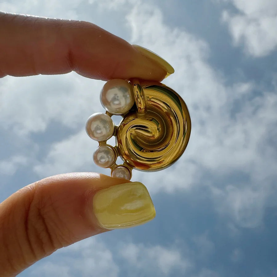 Conch Pearl Stud Earrings