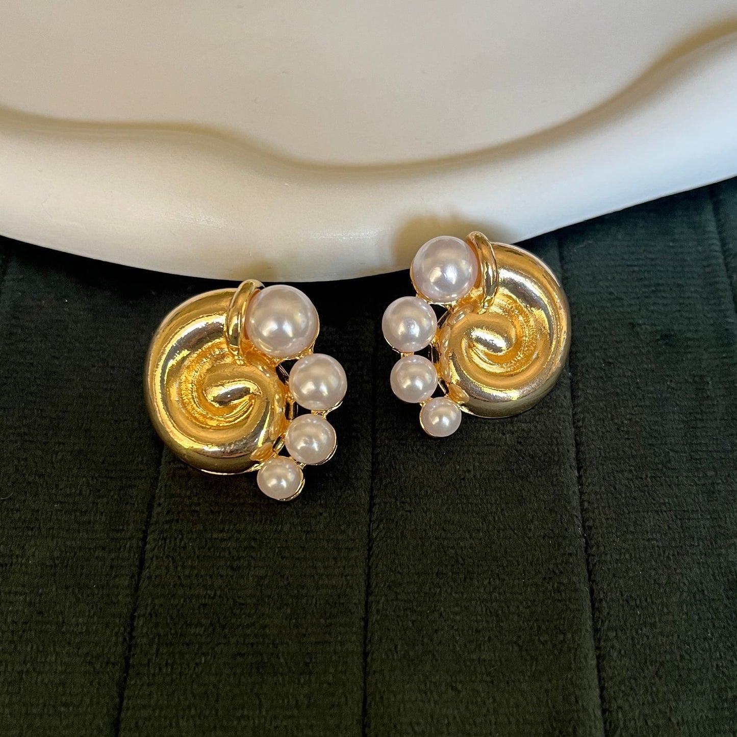 Conch Pearl Stud Earrings