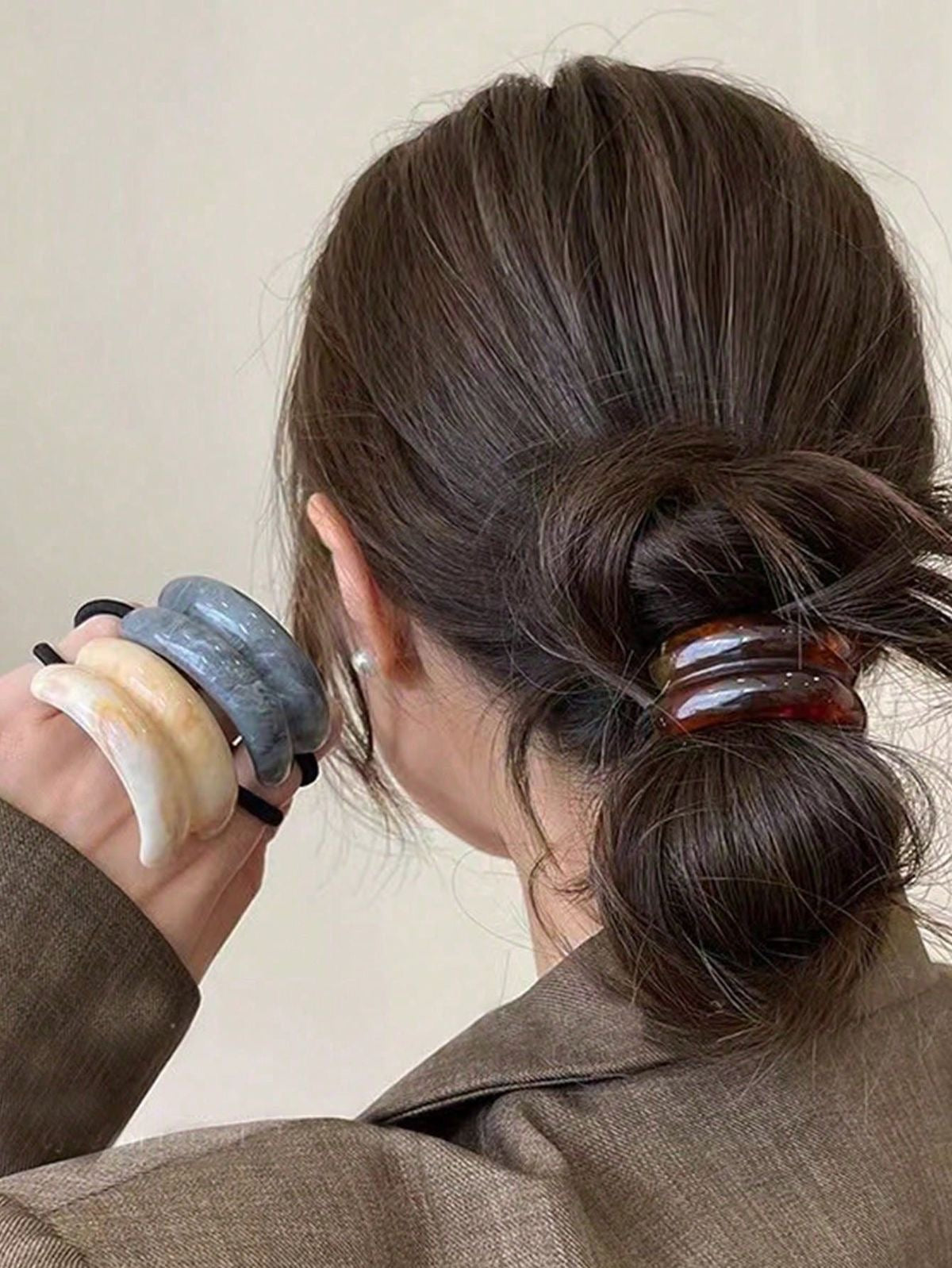 Resin Brown Hairtie