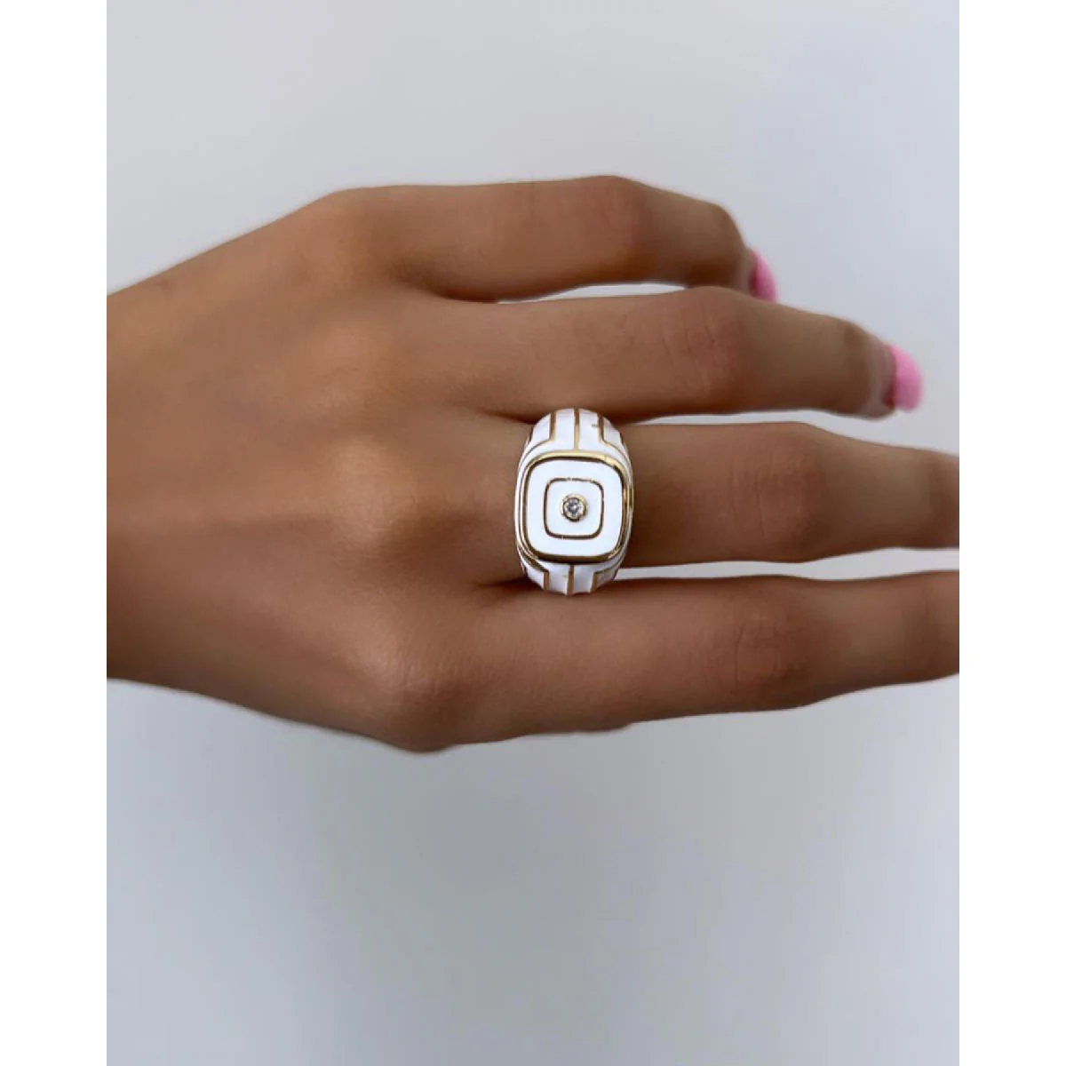 B&W Ring