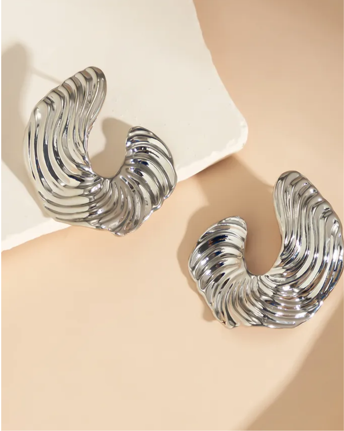 Swirl Stud