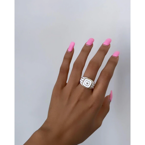 B&W Ring