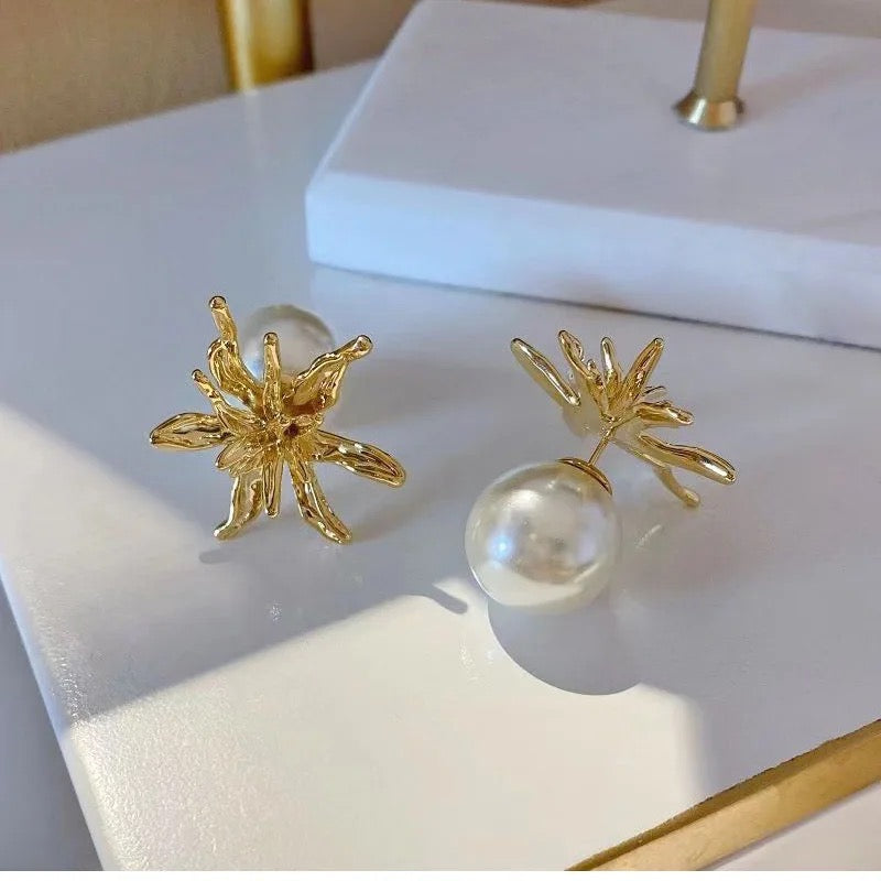 White Lily Pearl Sandwich Stud