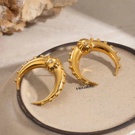 Crescent Moon Stud