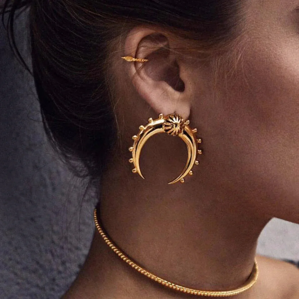 Crescent Moon Stud