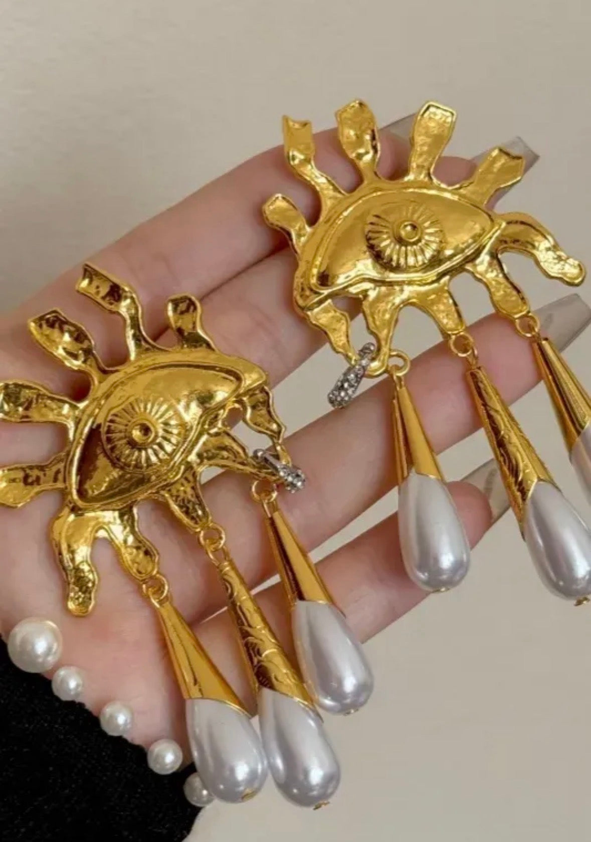 Pearl Drop Eye Earrings