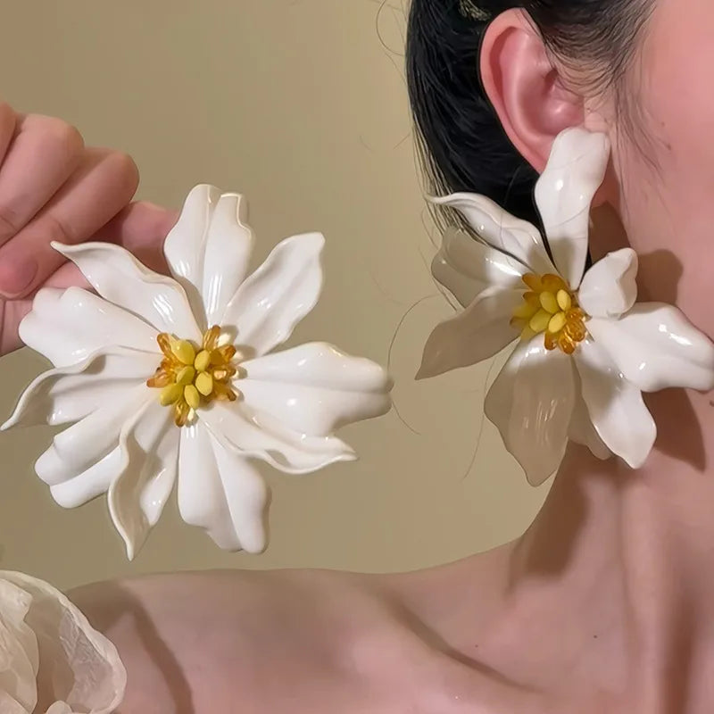 Maxi White Flower Earrings