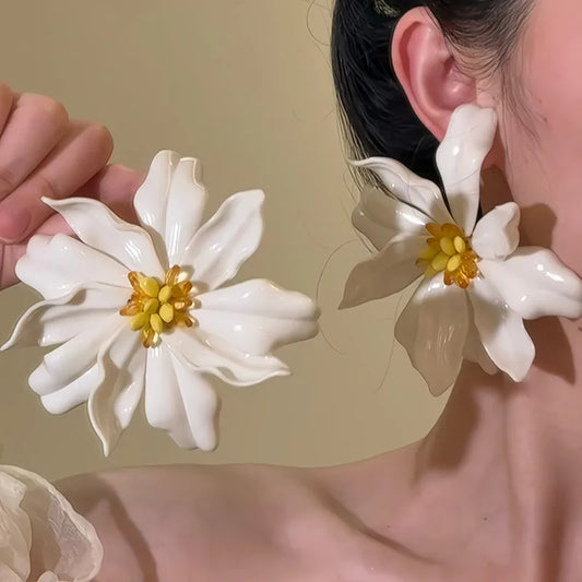 Maxi White Flower Earrings
