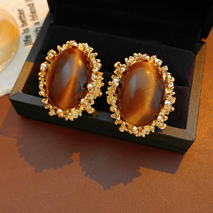 Eclair Bomb Studs