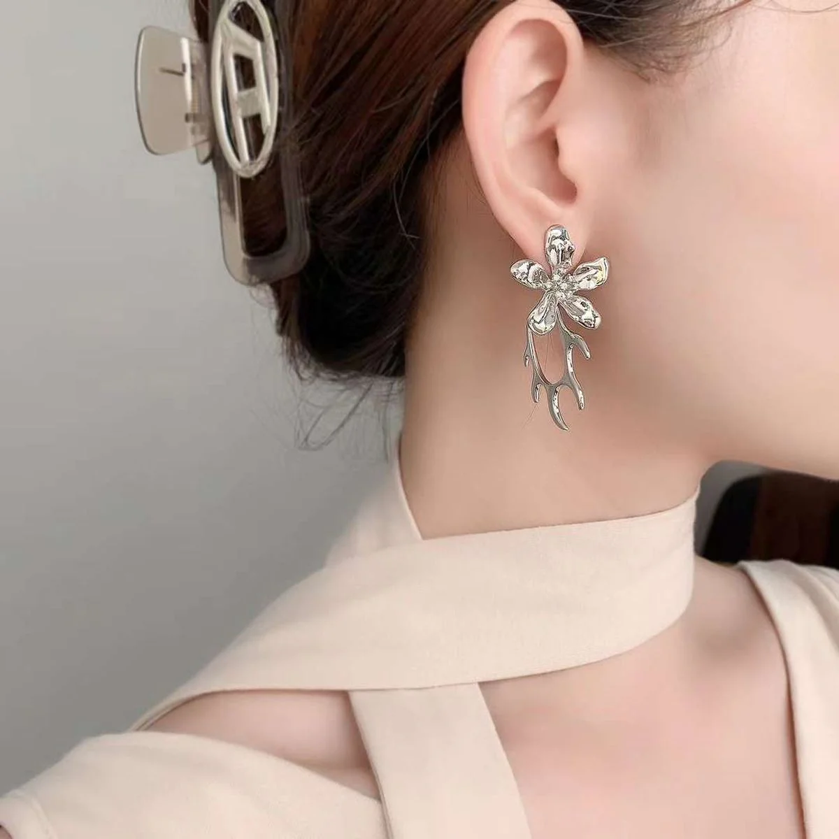 Silver Porky Flower Hoop