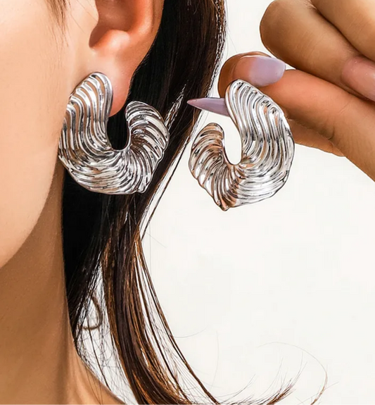Swirl Stud