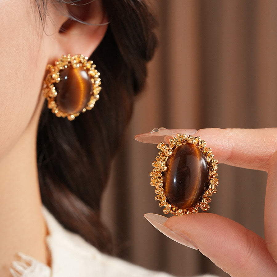 Eclair Bomb Studs