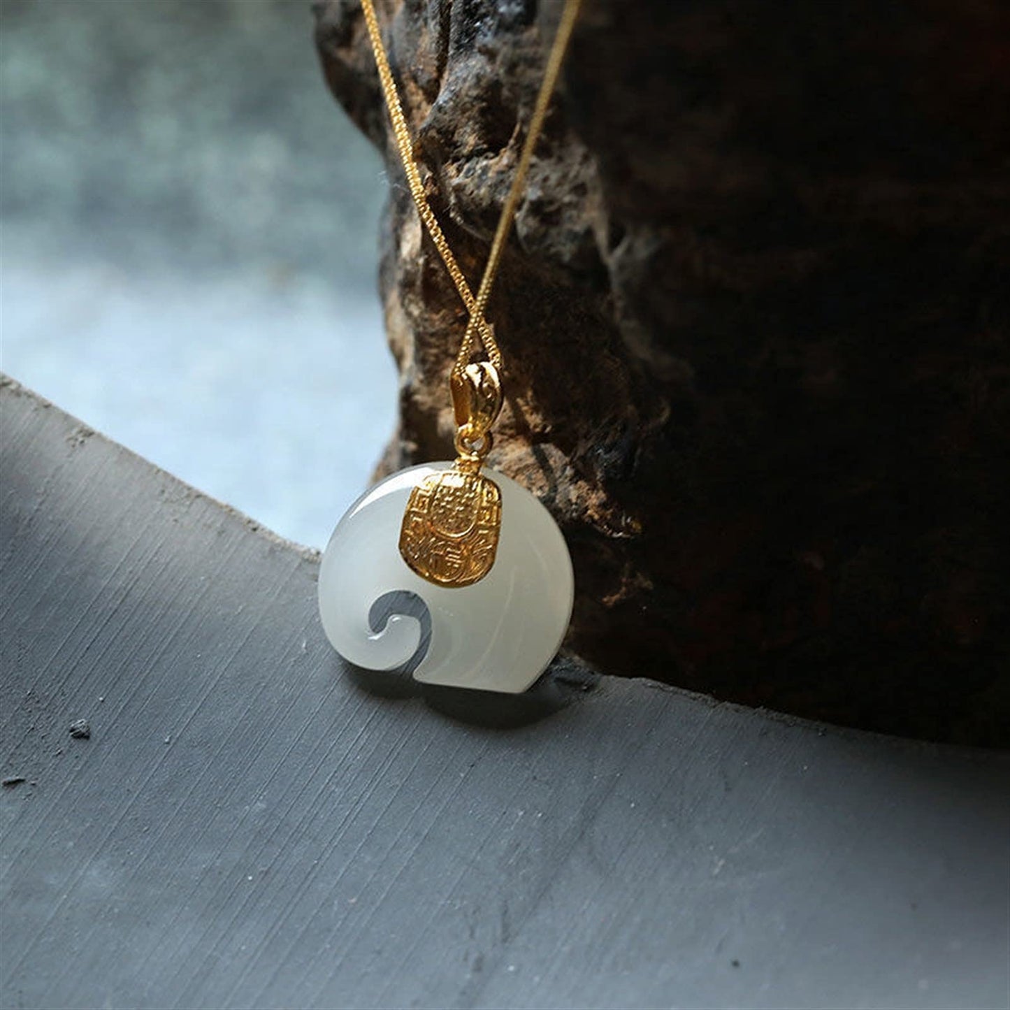 White Gaaj Pendant Necklace