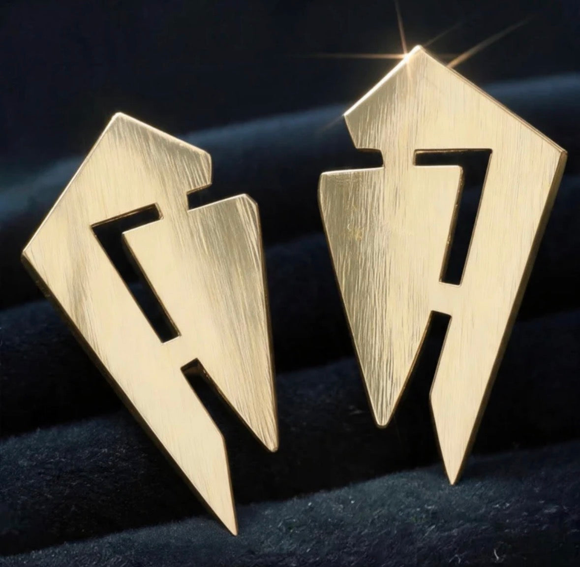Lightning Studs