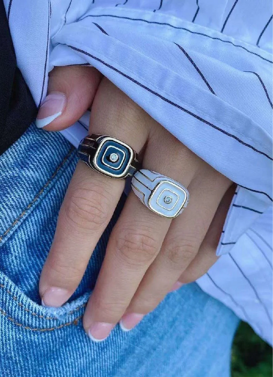 B&W Ring
