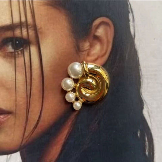 Conch Pearl Stud Earrings