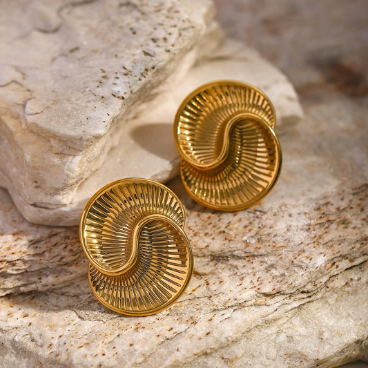 Curvy Golden Stud