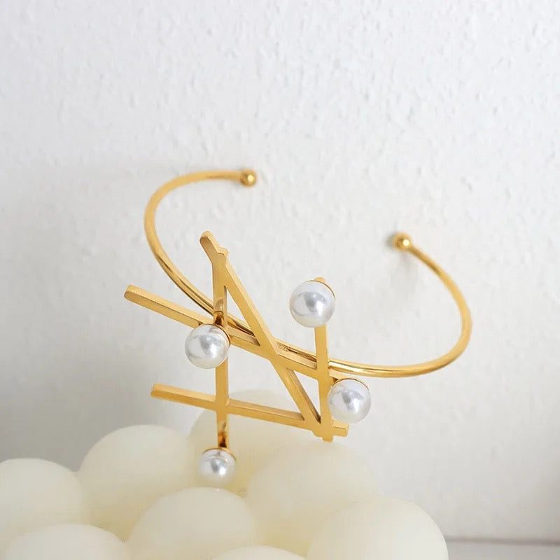 Criss Cross Pearl Kada