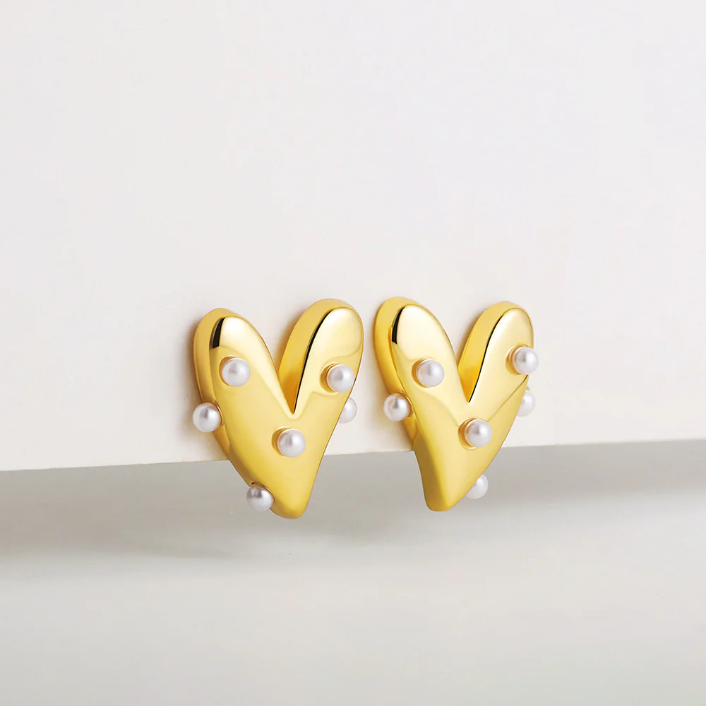 Mini Pearl Heart Studs
