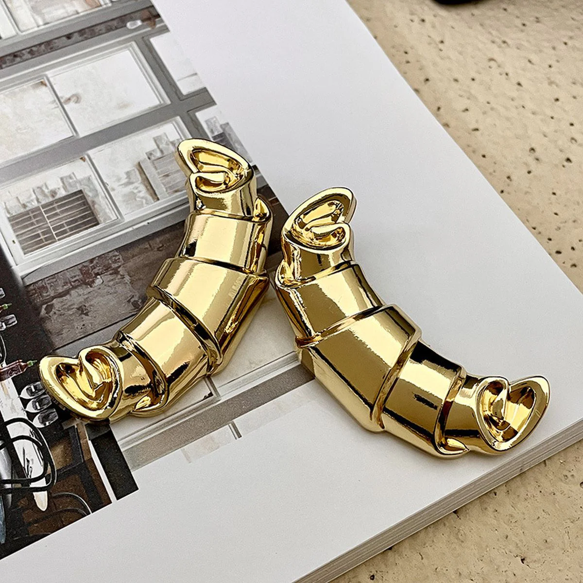 Croissant Maxi Golden Studs