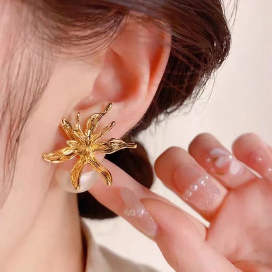 White Lily Pearl Sandwich Stud
