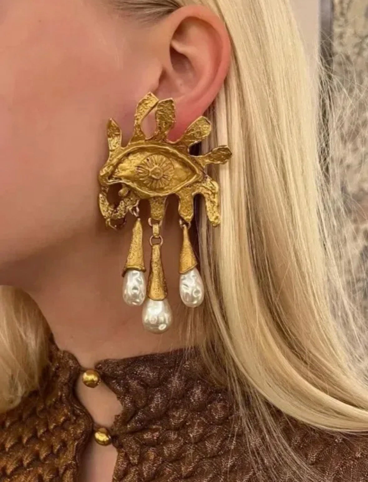 Pearl Drop Eye Earrings
