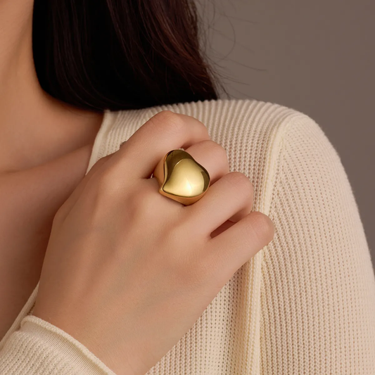 Junky Curved Heart Ring
